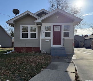 194 N Crescent Dr, Mason City, IA 50401