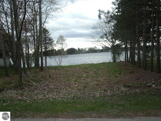 1054 Castle Dr Unit 32, Weidman, MI 48893