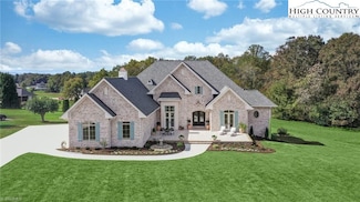 202 Canterbury Dr, North Wilkesboro, NC 28659