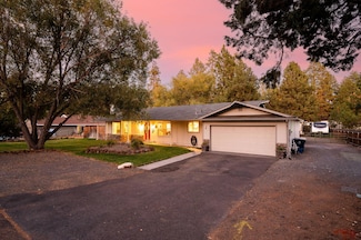 60812 Goldenrain Dr, Bend, OR 97702
