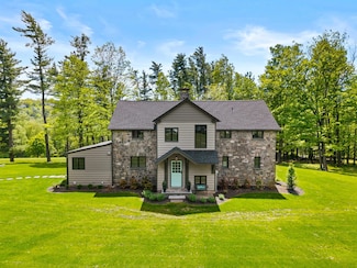 5106 Beatty Cir, Buck Hill Falls, PA 18323