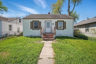 2057 Maple St, Des Moines, IA 50317