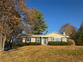 1803 Meadow Lane Dr, Easton, PA 18040