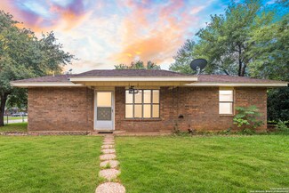 1116 E Nueces St, Pearsall, TX 78061