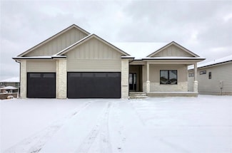 16620 Deerview Dr, Urbandale, IA 50323