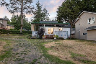 901 NE Lake Dr, Lincoln City, OR 97367