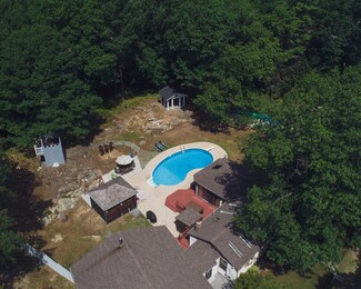 1 Wolf Creek Rd, Cape Neddick, ME 03902