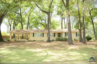 10 E Franklin Ave, Hawkinsville, GA 31036
