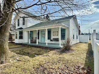 104 S 5th St, Roscommon, MI 48653