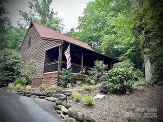1952 Davis Mountain Rd, Hendersonville, NC 28739