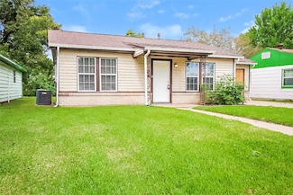 719 W Park St, Sugar Land, TX 77498