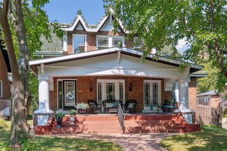 7701 Country Club Ct, Saint Louis, MO 63105