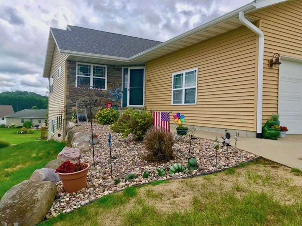 504 Prairie Ln Unit 1, Mazomanie, WI 53560