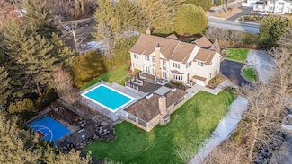 9 Vanderbilt Pkwy, Dix Hills, NY 11746