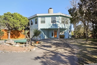 1433 Riviera Dr, Canyon Lake, TX 78133