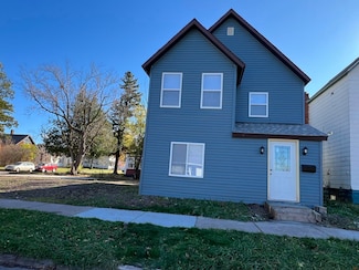 306 7th St W, Ashland, WI 54806