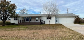 801 Castle Rock St, Quinter, KS 67752