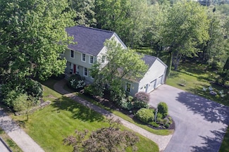 162 Oakwood Dr, Yarmouth, ME 04096