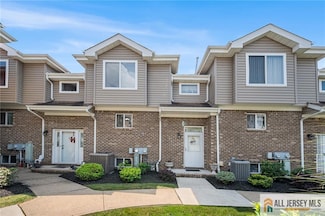 38 Marina View Dr, Sewaren, NJ 07077