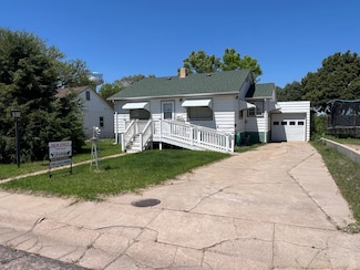 520 E 2nd St, Saint Francis, KS 67756
