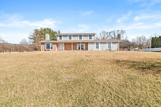 10275 Forest Lakes Dr, Middlebury, IN 46540