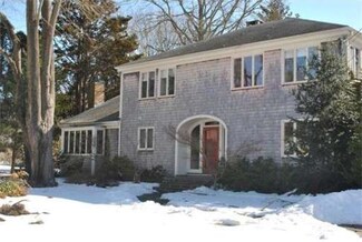 21 Fremont St, South Dartmouth, MA 02748