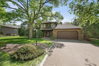 1317 Waterford Rd, Woodbury, MN 55125