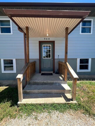 904 Julia Ave, Mountain Grove, MO 65711