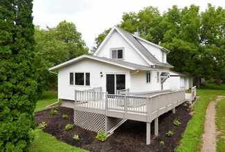 706 7th Ave NW, Waseca, MN 56093