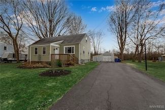 5898 Garlow Rd, Niagara Falls, NY 14304
