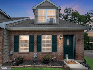 1 Oxford Ct Unit 45, New Oxford, PA 17350