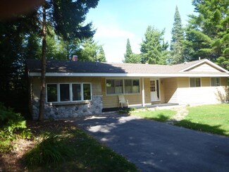 W12444 W River Rd, Naubinway, MI 49762