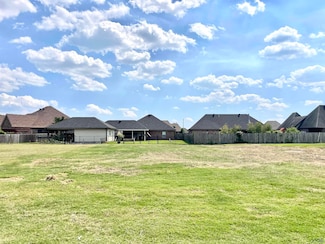 529 Lancaster Dr, Houma, LA 70360