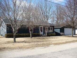 105 N Grove St, Creston, IL 60113