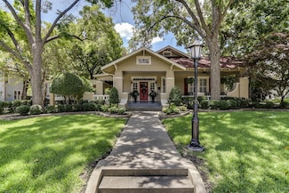 905 W Marvin Ave, Waxahachie, TX 75165