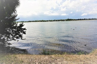 1950 Lake Osborne Dr Unit 19, Lake Worth, FL 33461