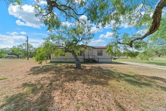 306 Homeridge Dr, La Vernia, TX 78121