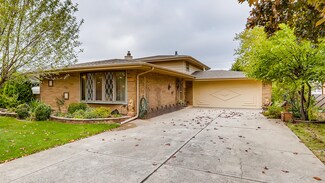 7812 W 80th Place, Bridgeview, IL 60455