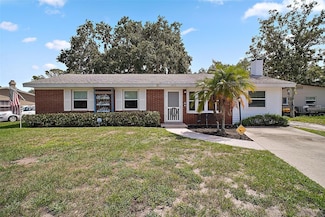 1301 Cambridge Dr, Leesburg, FL 34748