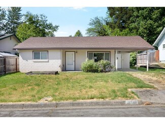 934 NE Cedar Ln, Grants Pass, OR 97526