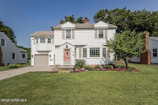 724 Inwood Place, Maumee, OH 43537