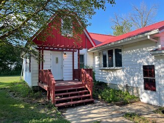 2 Elm St, Kempton, IL 60946
