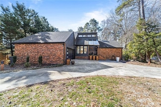 1804 Dantzler Dr, High Point, NC 27265