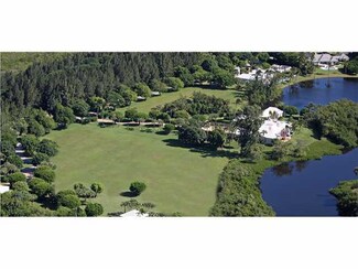 12 Bassett Creek Trail N, Hobe Sound, FL 33455