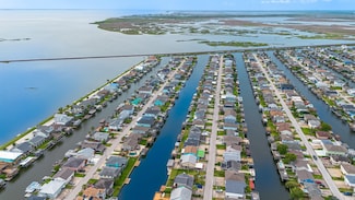 91 & 92 Bayou Vista Dr, Hitchcock, TX 77563