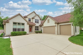 745 Ceresia Dr, Crystal Lake, IL 60014