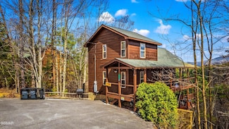 4172 Chamberlain Ln, Sevierville, TN 37862