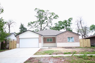 1111 Camden Rd, Pasadena, TX 77502