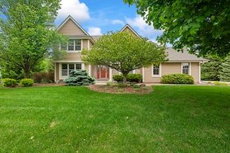 N66W14444 Ash Dr, Menomonee Falls, WI 53051