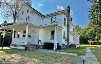1090 Dreher Ave, Stroudsburg, PA 18360